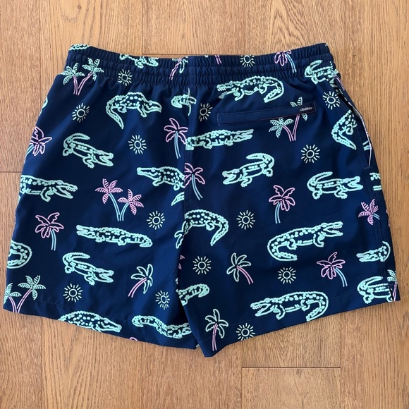 Chubbies Swim Trunk The Neon Glades Navy Alligator Palms Men’s Large 5.5” NWOT - Picture 4 of 5